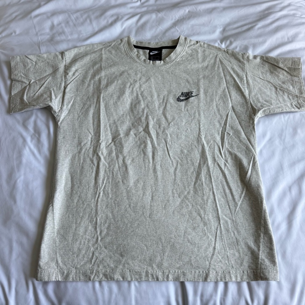 Nike Men’s Gray tshirt Size L
